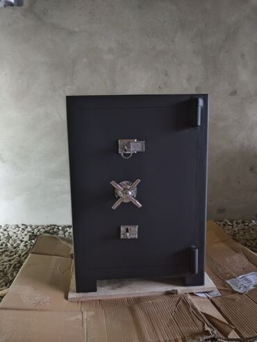 Seyflər: Seyf Türk zavod malı . Yanmayan oda davamlı. İçi qumlu. Yüksək — 10