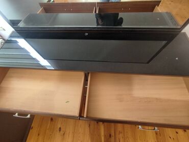 Komodlar: 2 ədəd yaxşı vəziyyətdə güzgülü komod satılır. Ölçüləri aşağıdakı — 11