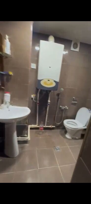 Həyət evləri və villaların satışı: Bakıxanov qəs. 2 otaqlı, 80 kv. m, Orta təmir — 12