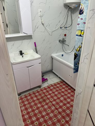 Посуточная аренда квартир: 1 комната, Банные принадлежности, Бронь, Душевая кабина — 11