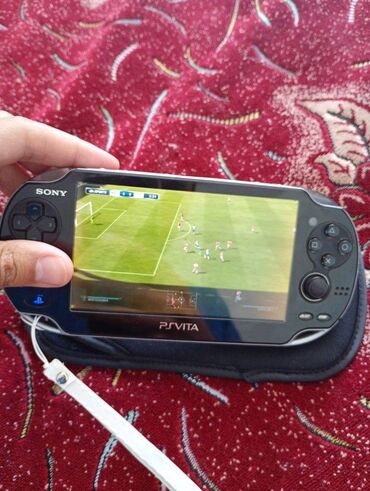 купить диски на пс 4: Ps vita ideal veziyyetde. 128GB yaddash ve icinde 40 oyunla. Hec bir