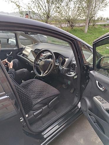 Honda: Honda Fit: 2013 г., Вариатор, Гибрид, Хэтчбэк — 5