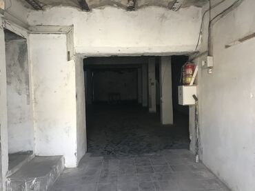 Anbar və emalatxanalar: Anbar/istehsalat sahəsi - Şəhər daxili həyətyanı zonada yerləşən — 9