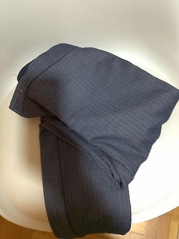 šnitovi za krojenje: Dva para pantalona,velicina S,jedne su elegantne,na crtu,druge su u — 9