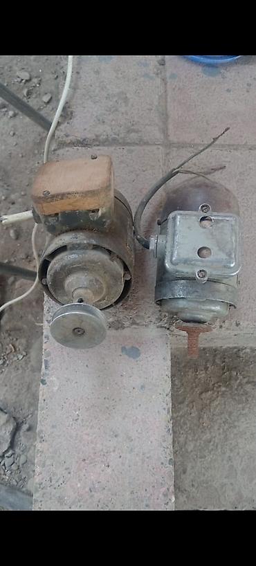 baklar və çənlər: İki ədəd köhnə tip elektrik mühərriki dəsti. Xüsusiyyətlər: - Tip: AC — 1