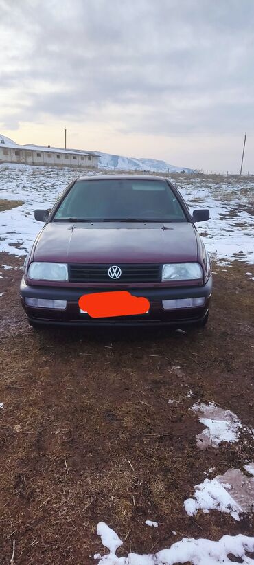 Volkswagen: Volkswagen Vento: 1992 г., 1.8 л, Механика, Бензин, Седан