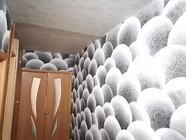 або: Обои флизелиновые с 3D‑эффектом «Сферические шипы», черно‑белая гамма — 3