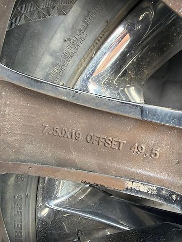 41 5: Колесо летнее Kumho, R19, размер шины 235/55. Разболтовка 5x114.3 — 4