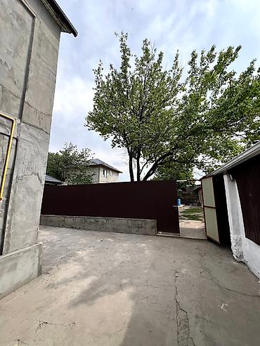 Продажа коттеджей и домов: Продаётся 2-этажный кирпичный дом 📍 г. Бишкек, жилмассив Бакай-Ата — 11