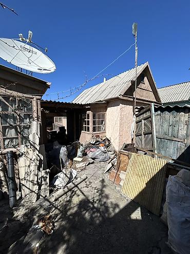 Продажа коттеджей и домов: Продаю дом в г.Кара-Балта Район почтового (ул.Кирова) Дом 60 кв.м + — 5