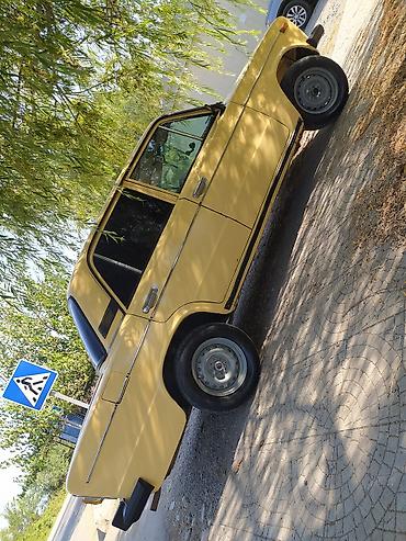 vaz 2106 şit: VAZ 2106, sarı rəng, sedan kuzov. Xüsusiyyətlər: - Arxa ötürücülü — 1