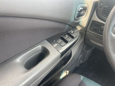 Nissan: Nissan Sunny sedan Bu nömrəyə WhatsApp vasitəsilə yaza bilərsiniz — 7