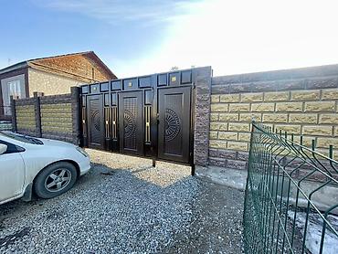 Распашные ворота: Продается дом по улице Боронбай Хан 2/5 барачного типа но с отдельным — 3