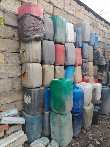 Baklar və çənlər: Plastik kanistrlər – müxtəlif həcm və rənglərdə - Material: qalın — 10