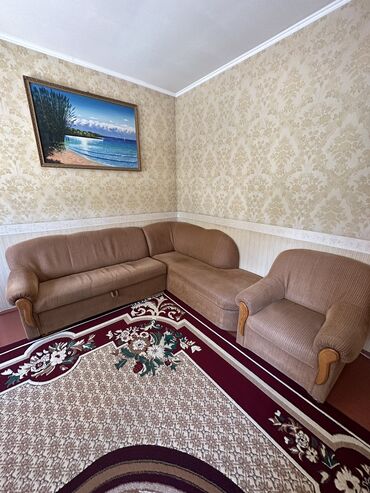 диван двухспалный: Угловой диван, цвет - Коричневый, Б/у