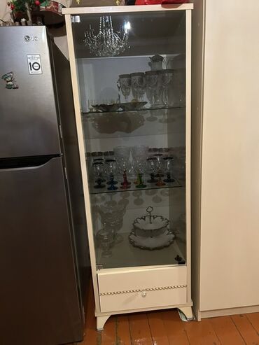 Dolablar: Açılan, 1 qapı Düz dolab