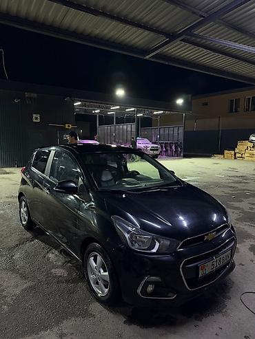 Chevrolet Spark: 2017 г., 1 л, Автомат, Бензин, Хэтчбэк