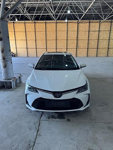 Toyota Corolla: 2019 г., 1.8 л, Автомат, Гибрид, Седан — 2