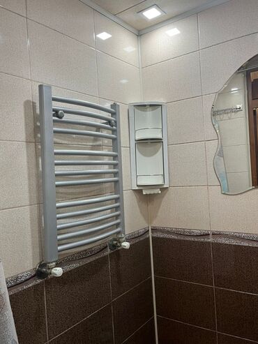 Uzunmüddətli kirayə mənzillər: 2 otaqlı, 12-ci mərtəbə, tam təmirli mənzil Tam əşyalı: kondisioner — 8