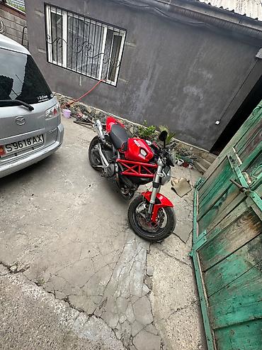 некая: Ducati Monster 696. Весь в карбоне, так же имеется комплект родного — 7