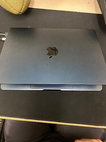 Ноутбуки Apple (MacBook): Apple MacBook (цвет Midnight/тёмно‑синий) M3 16 гб на 256.Состояние — 1