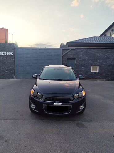 Chevrolet Sonic: 1.4 л | 2015 г. 237000 км Седан