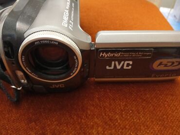 i garder stvarcica: JVC kamera 40 gb hdd+ micro sd2 akumlator i stativ