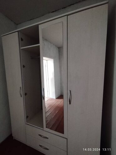 шкаф 3 дверный с зеркалом: Шифоньер Шкаф, Для одежды, Б/у