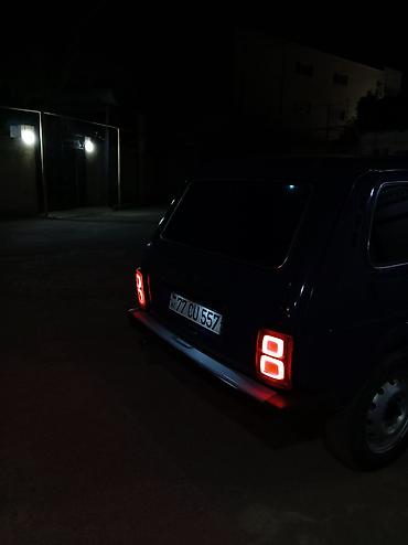 reduktur: Lada Niva (VAZ 2121) – mavi rəngli, 3 qapılı off-road SUV — 1