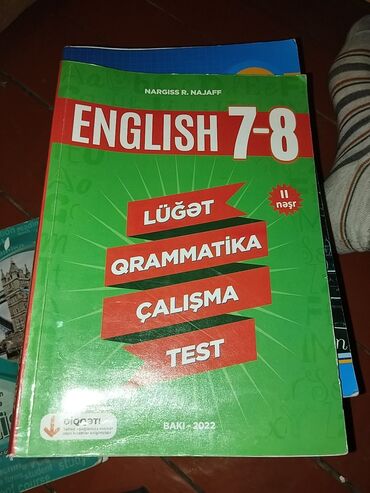 Английский язык: Kitabların hamsı ucuz qiymete satılır elaqe üçün vassapda yazln