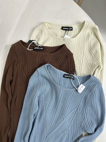 зимнее платье в пол: Платье 
1500 сом 
Размер one size
Доставка по городу