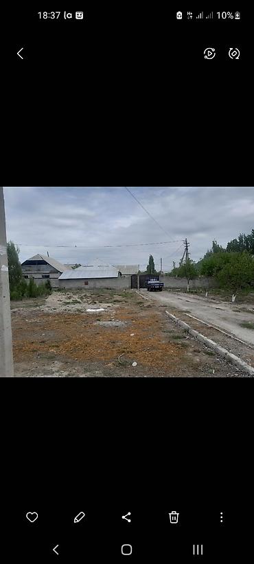 квартиры акбосого: Продаю два дома! Ак-Босого по центральной трассе. Напротив новой — 1