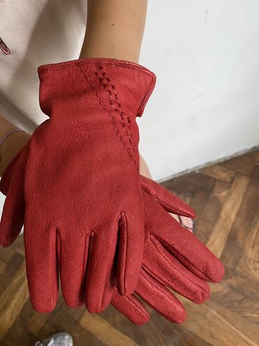 bele satenske rukavice: Crvene kožne rukavice