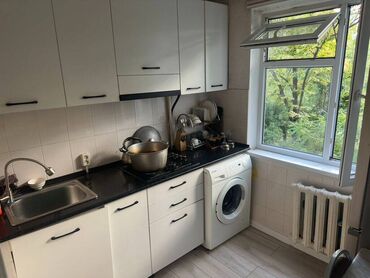 квартира токмок мкр: 2 бөлмө, 44 кв. м, 104-серия, 3 кабат, Евроремонт