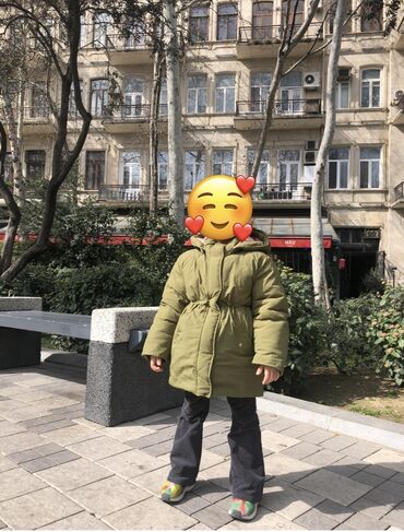 фото 3 на 4 цена бишкек: Куртка, Для девочек, 4 - 5 лет, H&M