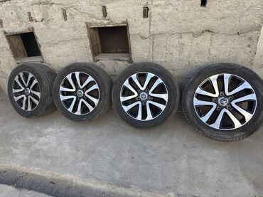диск на мотоцикл: Комплект колес Toyota в сборе с шинами, состоящий из четырех дисков и