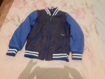 зимняя куртка для мальчика: Продаётся осенняя куртка для мальчика на 6 7 8 лет в отличном
