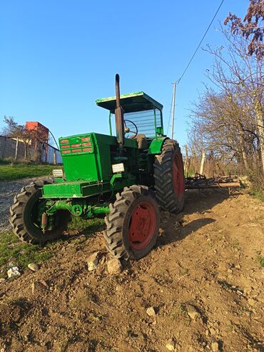 Traktorlar: Yaşıl rəngli təkərli kənd təsərrüfatı traktoru - Güclü dizel — 4