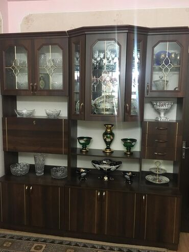Dolablar: Açılan, 6 qapı Düz dolab, Stenka