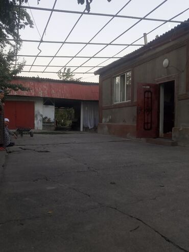 продается дом г бишкек: Дом, 182 м², 7 комнат, Собственник, Старый ремонт