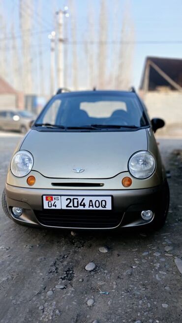 Другие автомобили: Компактный 5‑дверный хэтчбек. Кузов и салон: - Золотистый цвет — 17