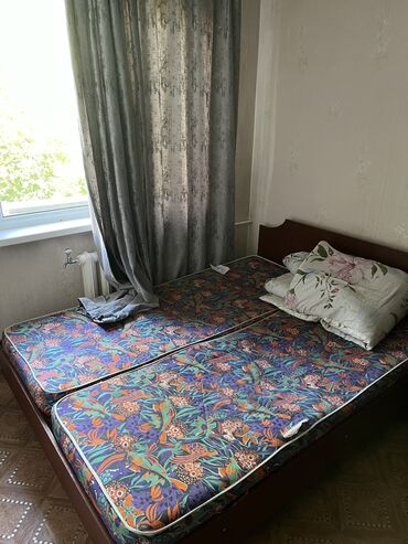 двух этажный кроват: Двуспальная Кровать, Б/у