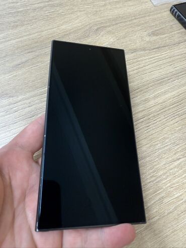 зарядное устройство для телефона: Смартфон Самсунг S24 Ultra в черном цвете с глянцевым экраном и