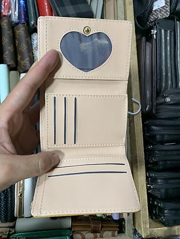 vuitton: Компактный женский кошелёк с тиснением под монограмму и металлической — 2