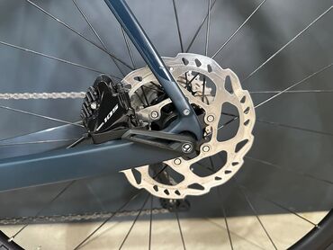 İdman velosipedləri: TREK yol velosipedi – karbon karkaslı, disk əyləcli, Shimano 105 — 16