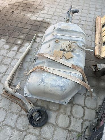 Топливные баки: Топливный бак Toyota 2005 г., Б/у, Оригинал, Япония — 2