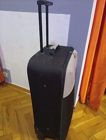 tasne mona cena: Veliki kofer na točkićima sa teleskopskom ručkom. OKO 75 40 25. dob — 7