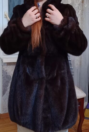 Kürklər: Şuba. Təmiz norkadir. Qiymətdə razılaşmaq da olar. Papagi ve cibleride — 4