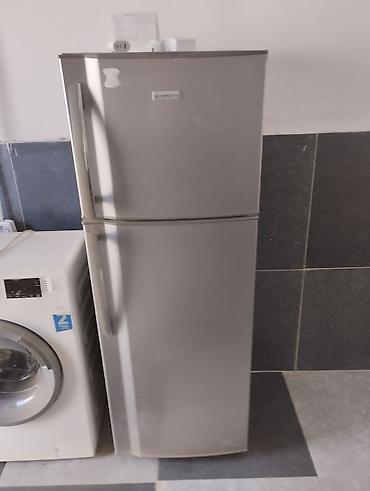 mini refrigerator: Холодильник двухкамерный с верхней морозильной камерой. Особенности — 2