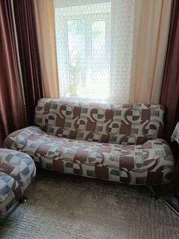 Спальные гарнитуры: Комплект мягкой мебели, состоящий из дивана и двух кресел. Обивка